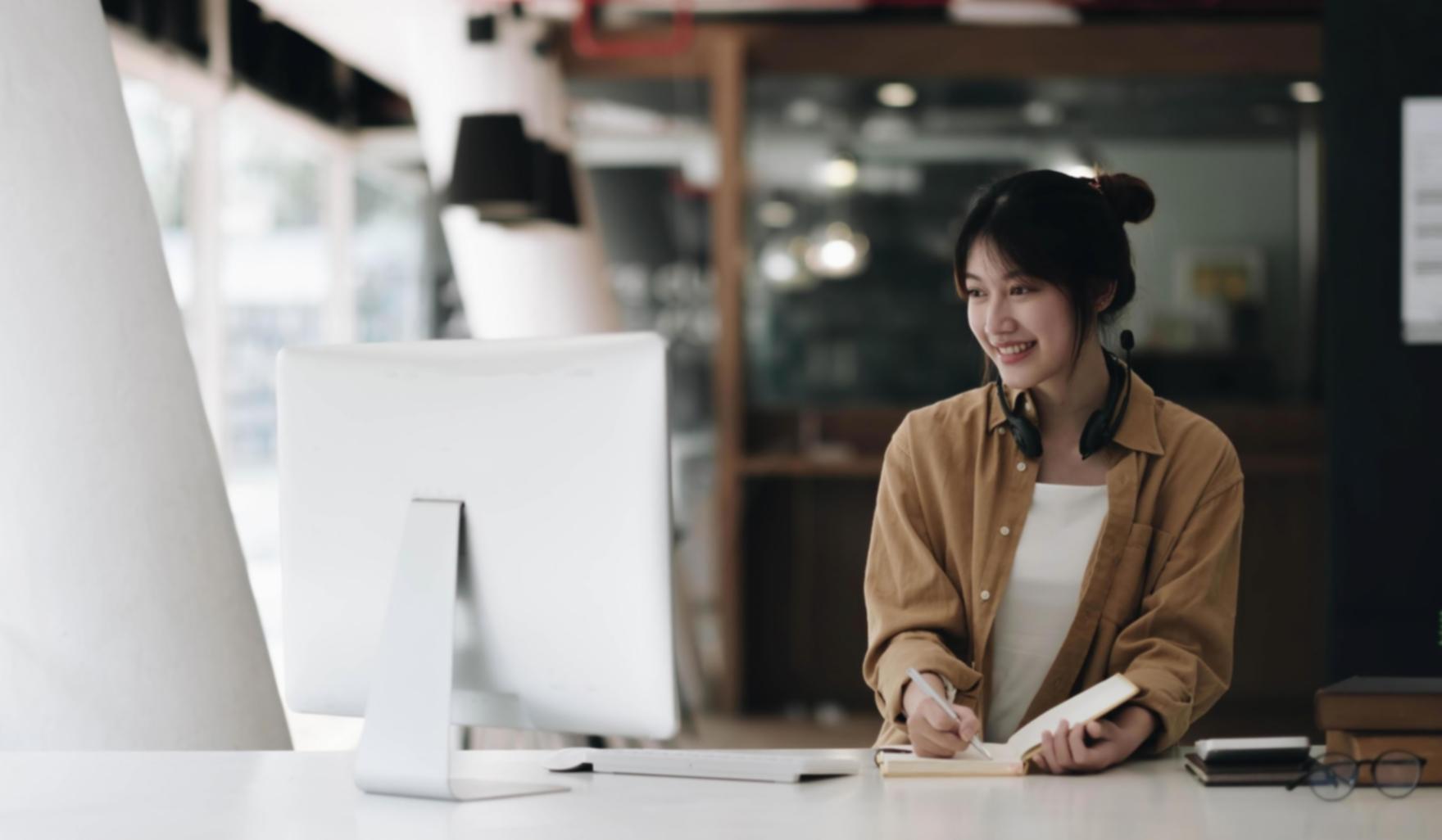 Esempi di design UI/UX moderno con interfacce innovative
