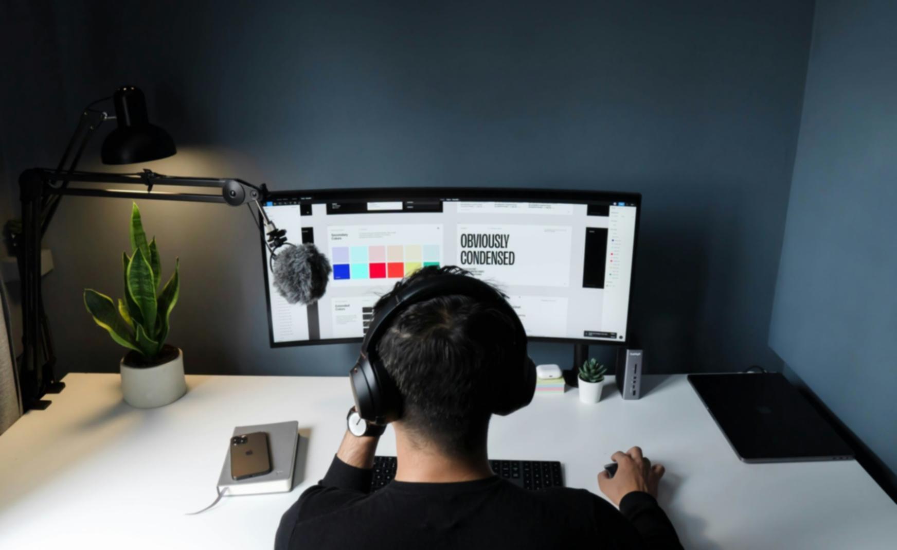 Team varicelopnex al lavoro su progetti di UI/UX design per piattaforme educative